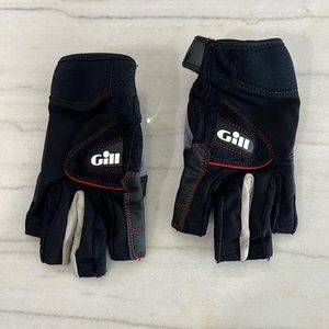 Gill youth sailing junior no finger tip gloves.
